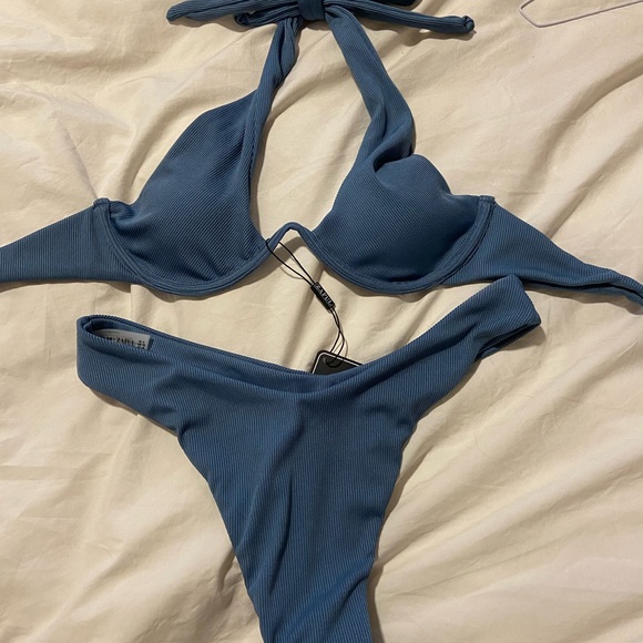 Zaful ribbed cross wire high cut bikini - Picture 3 of 3